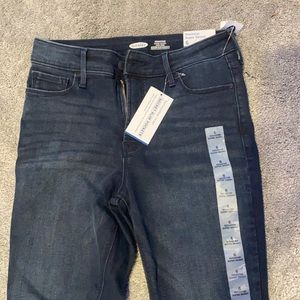 NEW WITH TAGS SKINNY JEANS